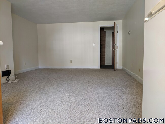 4 Brattle Dr in Arlington, MA - Building Photo - Building Photo