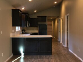 608 N Trinity Way in Sisters, OR - Building Photo - Building Photo