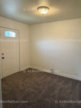 1905 John St in Modesto, CA - Building Photo - Building Photo