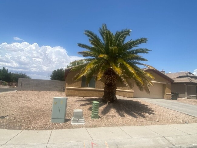 3775 Heather Ave in Kingman, AZ - Building Photo - Building Photo