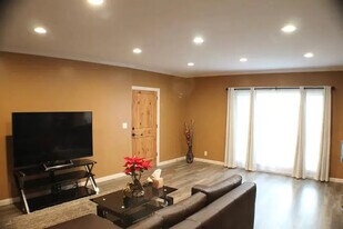 1770 Vineyard Ave, Unit 4 in Los Angeles, CA - Building Photo