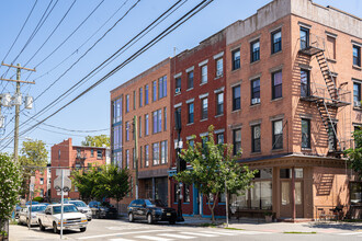 56 Coles St in Jersey City, NJ - Building Photo - Building Photo