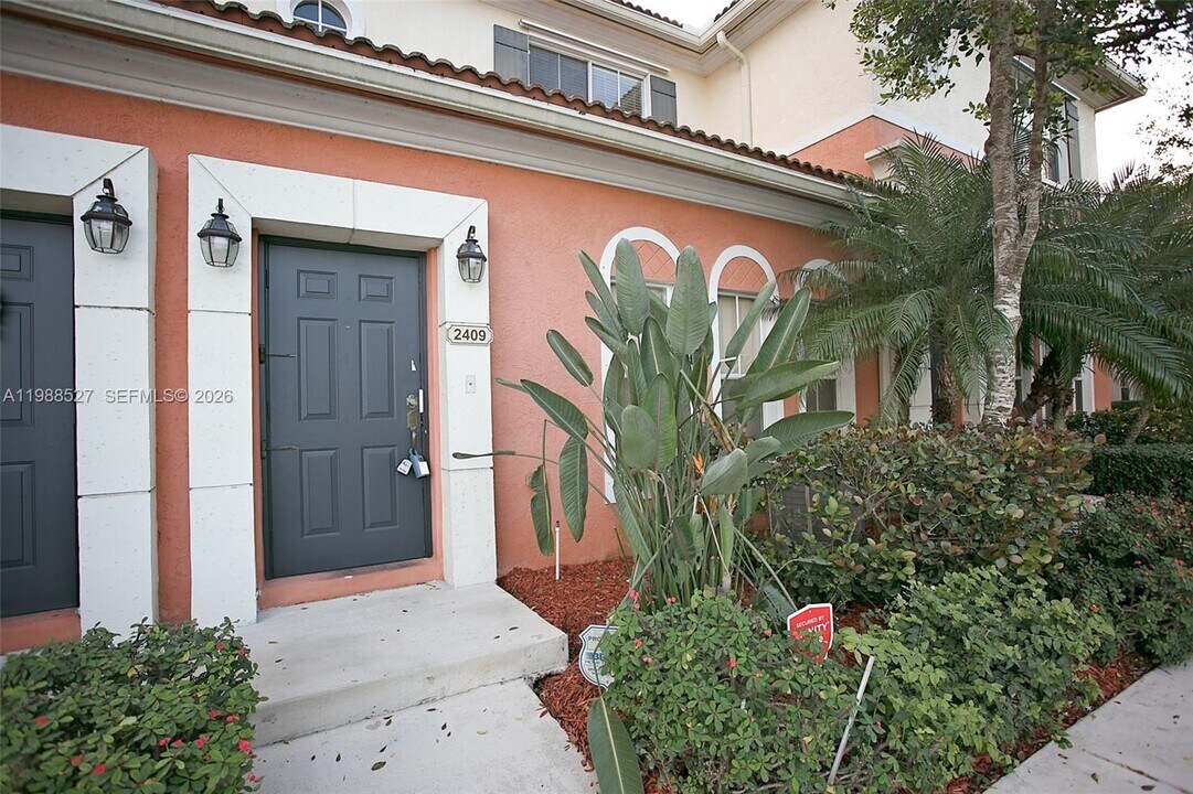 2409 SW 99th Way in Miramar, FL - Building Photo