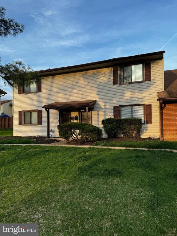 property at 8402 Jinetes Ct