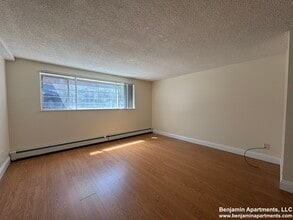 91 Gardner St, Unit 8B in Boston, MA - Building Photo - Building Photo