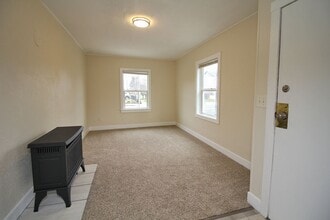 7630 SE Woodstock Blvd in Portland, OR - Building Photo - Building Photo