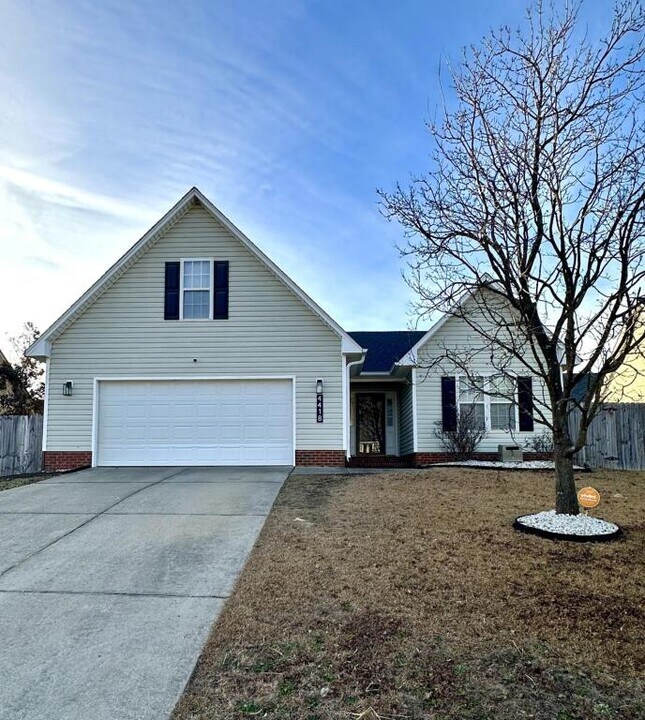 4418 Clifton Dr in Hope Mills, NC - Building Photo