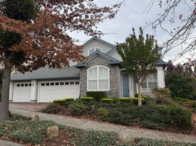 5914 Sunhawk Dr in Santa Rosa, CA - Building Photo