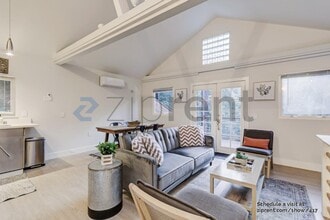 17363 Park Ave in Guerneville, CA - Foto de edificio - Building Photo