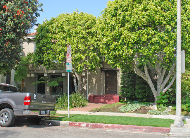 8826 Clifton Way in Beverly Hills, CA - Building Photo - Building Photo