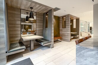 The Barton at Woodley in Washington, DC - Foto de edificio - Lobby