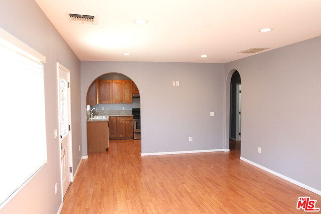 5337 1/2 Auckland Ave in Los Angeles, CA - Building Photo - Building Photo