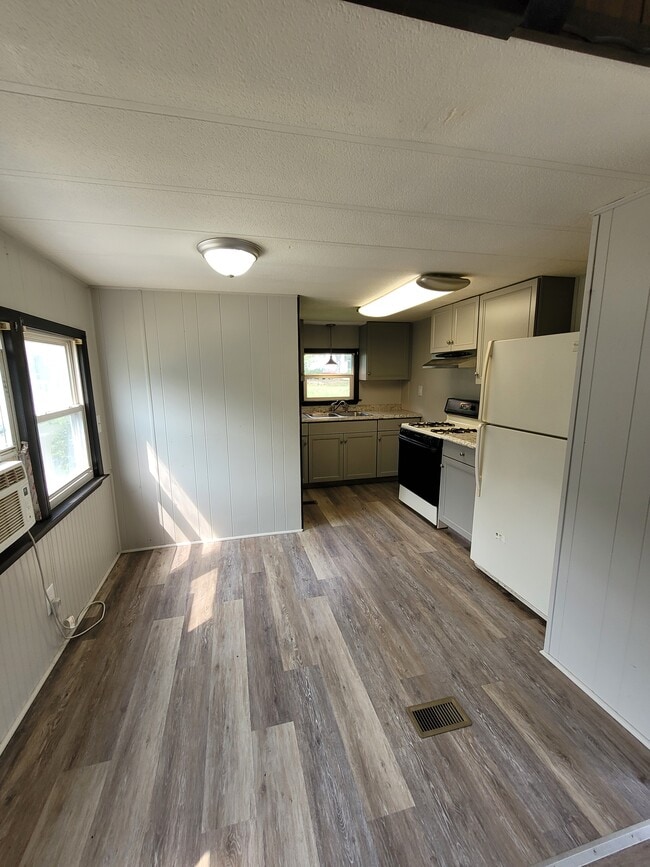 property at 1100 Pines Rd
