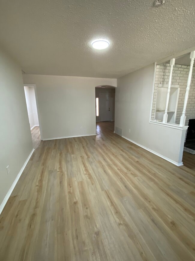 2105 Linda Ln in Del City, OK - Foto de edificio - Building Photo