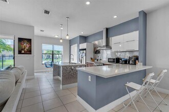 3332 W 95th Terrace in Hialeah, FL - Building Photo - Building Photo
