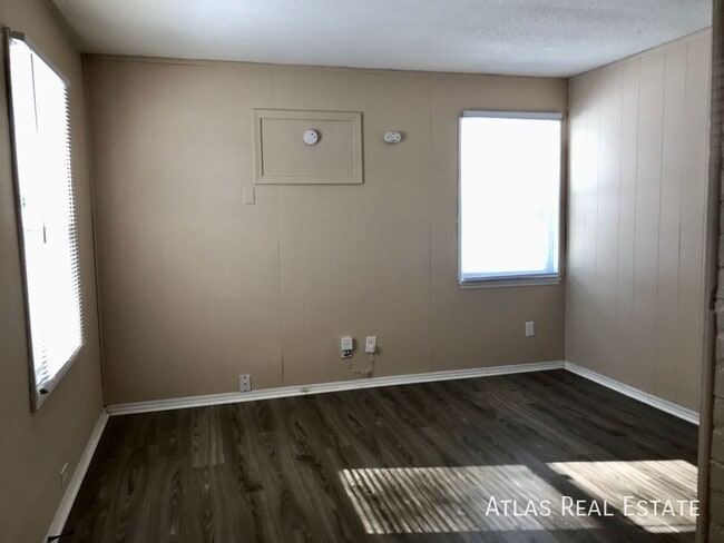 6104 E 152 Terrace in Grandview, MO - Building Photo - Building Photo