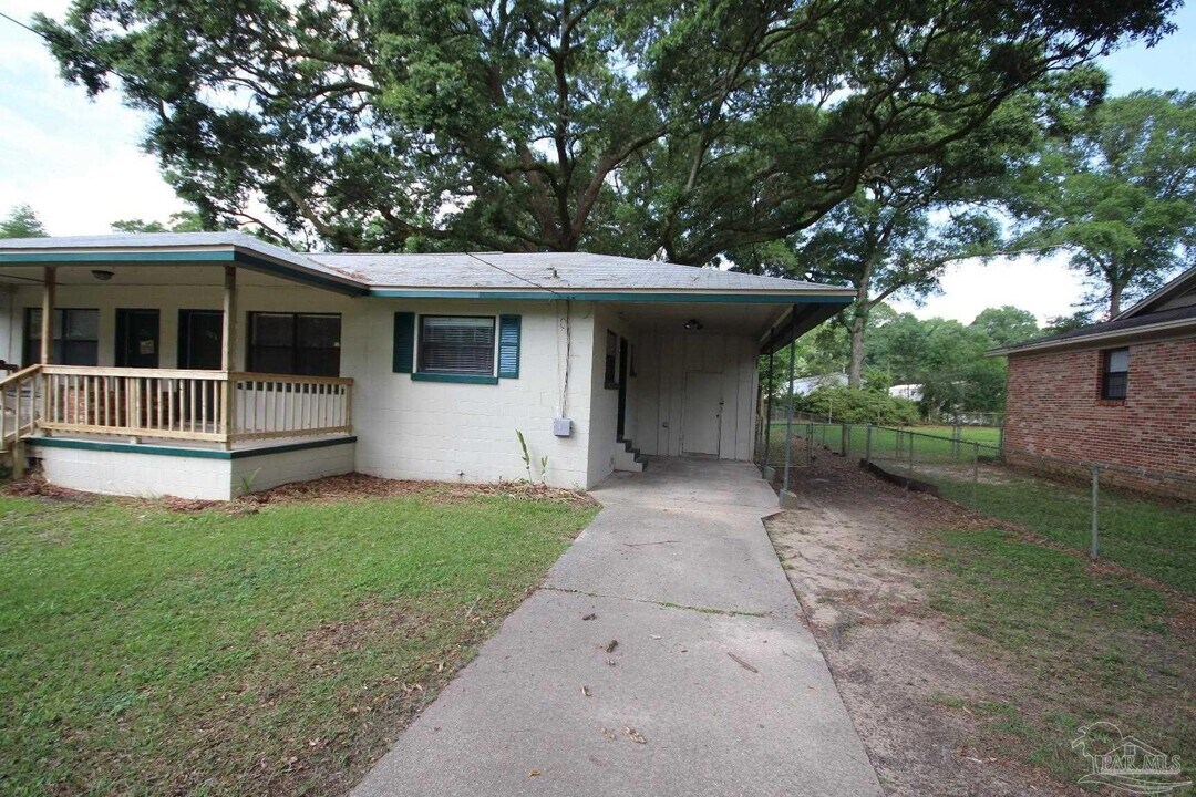 703 N 72nd Ave in Pensacola, FL - Building Photo