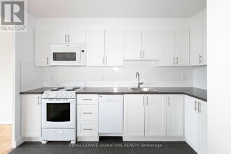 6200 Bathurst St in Toronto, ON - Building Photo - Building Photo