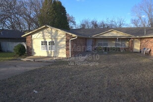746 W Commercial St in Broken Arrow, OK - Building Photo