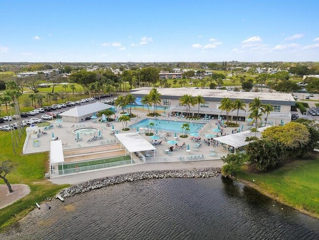 98 Capri B in Delray Beach, FL - Building Photo - Building Photo