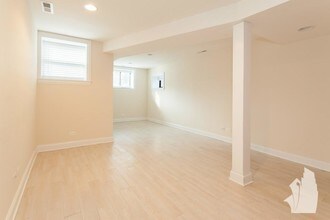 3709 N Wilton Ave, Unit 3 in Chicago, IL - Building Photo - Building Photo