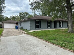 228 Oak Manor Dr in Alvin, TX - Building Photo - Building Photo