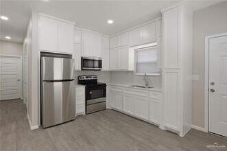 14 S Alamo Rd in Alamo, TX - Building Photo - Building Photo