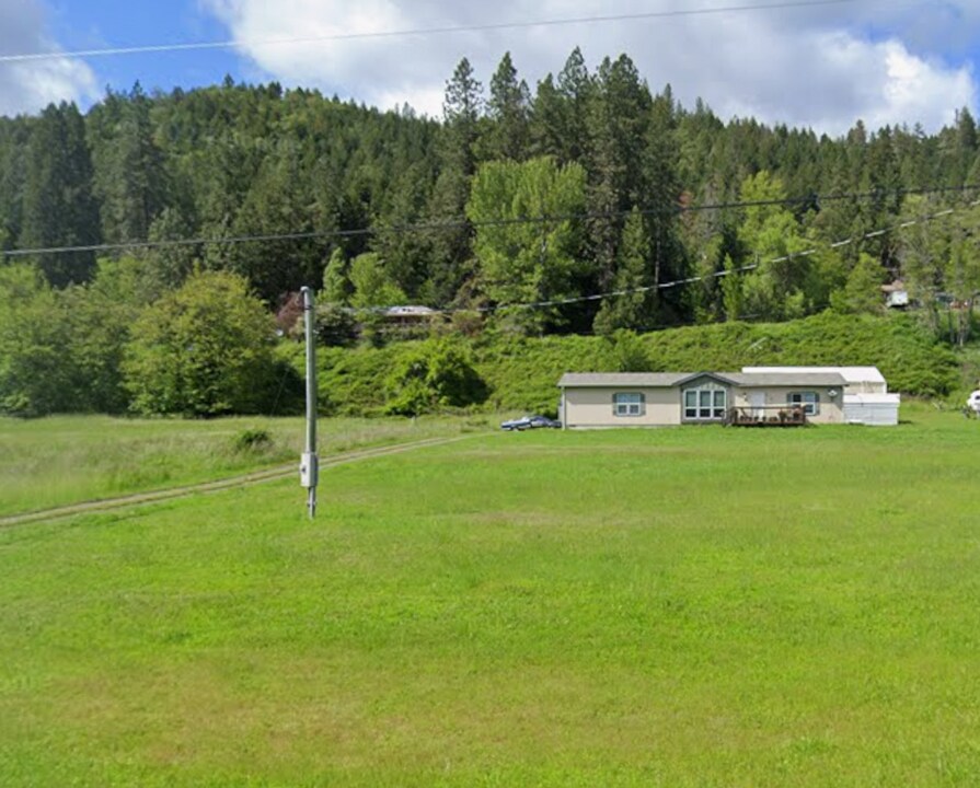 22170 Tiller Trail Hwy in Days Creek, OR - Building Photo