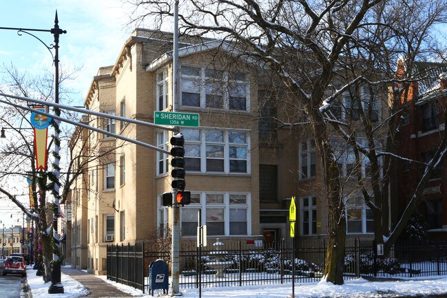 7600 N Sheridan Rd in Chicago, IL - Building Photo - Building Photo