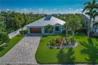 14390 Tamarac Dr in Bokeelia, FL - Foto de edificio - Building Photo