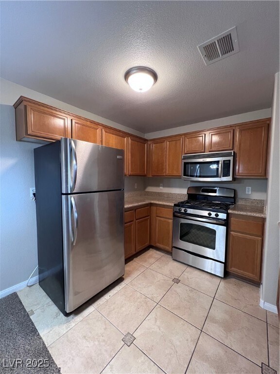 7701 W Robindale Rd in Las Vegas, NV - Building Photo - Building Photo