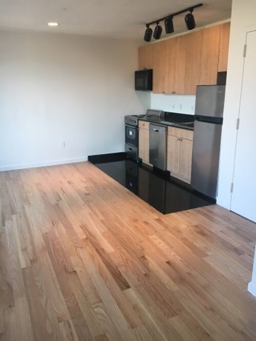 203 E 33rd St-Unit -21 in New York, NY - Building Photo