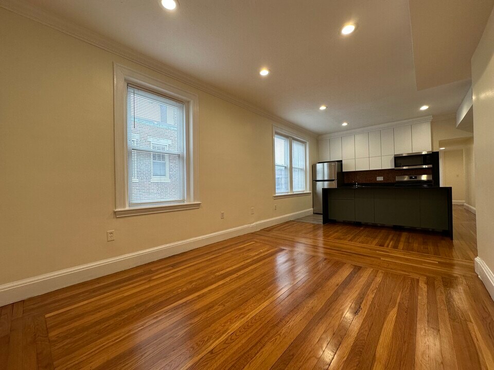 55 Thatcher St, Unit 2 in Brookline, MA - Building Photo