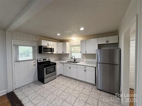 424 E Walnut Ave in Gastonia, NC - Building Photo - Building Photo