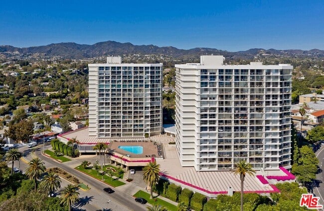 201 Ocean Ave in Santa Monica, CA - Building Photo - Building Photo
