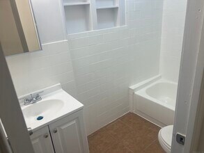 32 Hazelwood Ave in Bridgeport, CT - Building Photo - Building Photo