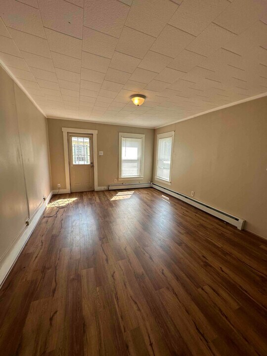 38 Pine St in Rutland, VT - Building Photo