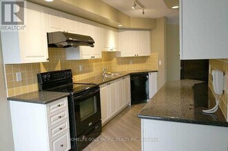 33-233 Cox Blvd in Markham, ON - Building Photo - Building Photo