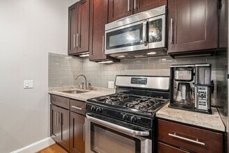 100 Old Harbor St, Unit 1 in Boston, MA - Foto de edificio - Building Photo