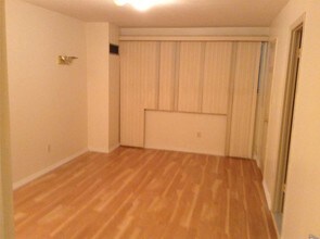 12 Bond St-Unit -2D in Great Neck, NY - Building Photo - Building Photo