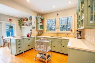 460 Bay Ave in East Marion, NY - Building Photo - Building Photo