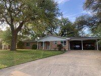 404 East 19th Avenue in Belton, TX - Foto de edificio - Building Photo