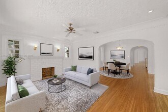 1765 Wa Kee Na Dr in Miami, FL - Foto de edificio - Building Photo