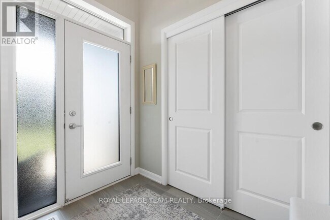 2030 Caltra Cres in Ottawa, ON - Building Photo - Building Photo