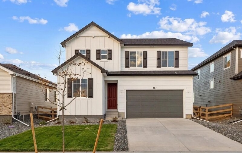 924 Steppe Ln in Windsor, CO - Building Photo
