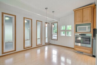 4020 156th Ave SE in Bellevue, WA - Building Photo - Building Photo