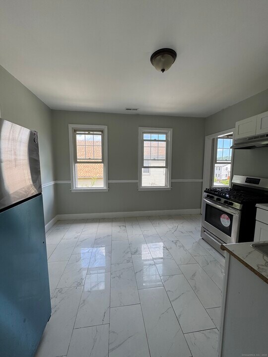63 Lombard St in New Haven, CT - Building Photo