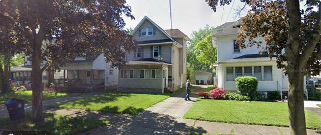property at 44 E Brookside Ave