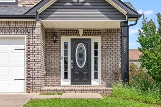 3755 Windmill Dr in Clarksville, TN - Foto de edificio - Building Photo