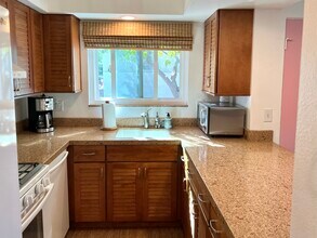 860 E Camino Parocela in Palm Springs, CA - Building Photo - Building Photo